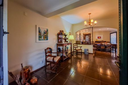 Casa para alugar com 240m², 4 quartos e 1 vaga Casa para alugar com 240m², 4 quartos e 1 vagaSala