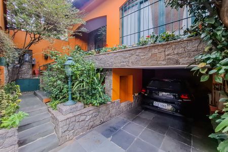 Casa para alugar com 240m², 4 quartos e 1 vaga Casa para alugar com 240m², 4 quartos e 1 vagaGaragem