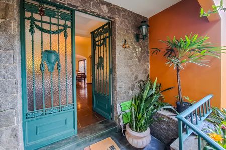 Casa para alugar com 240m², 4 quartos e 1 vaga Casa para alugar com 240m², 4 quartos e 1 vagaEntrada