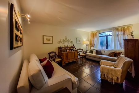 Casa para alugar com 240m², 4 quartos e 1 vaga Casa para alugar com 240m², 4 quartos e 1 vagaSala