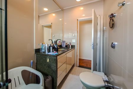 Casa para alugar com 240m², 4 quartos e 1 vaga Casa para alugar com 240m², 4 quartos e 1 vagaBanheiro da Suíte