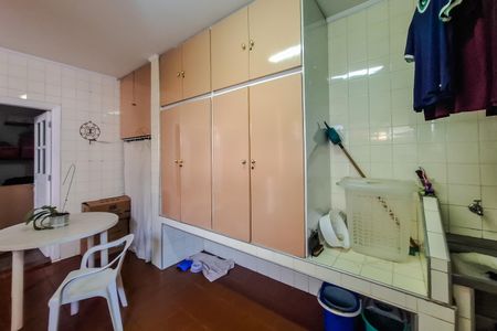 Casa para alugar com 240m², 4 quartos e 1 vaga Casa para alugar com 240m², 4 quartos e 1 vagaÁrea de Serviço