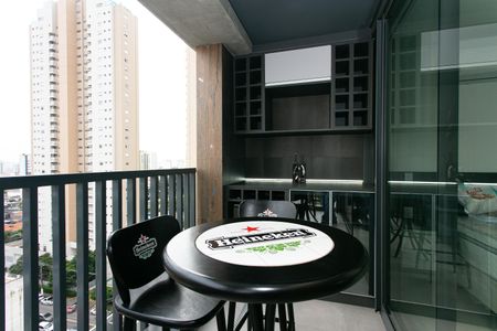 Apartamento para alugar com 35m², 1 quarto e 1 vaga Apartamento para alugar com 35m², 1 quarto e 1 vagaVaranda