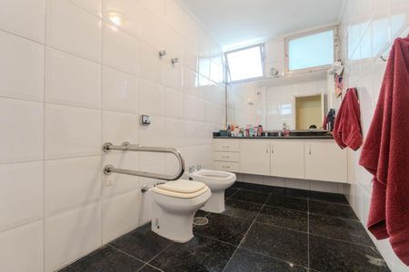 Apartamento à venda com 232m², 3 quartos e 2 vagasBanheiro