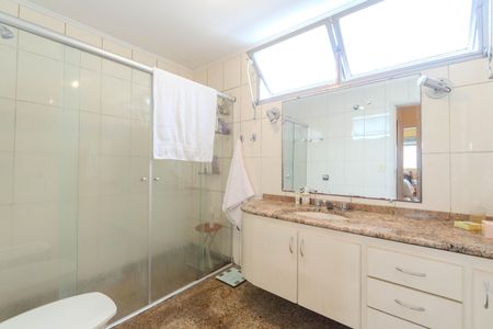 Apartamento à venda com 232m², 3 quartos e 2 vagasBanheiro da Suíte 1