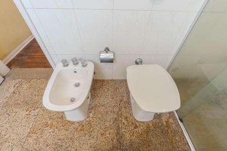 Apartamento à venda com 232m², 3 quartos e 2 vagasBanheiro da Suíte 1