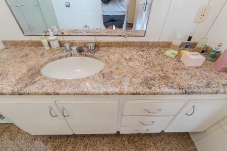 Apartamento à venda com 232m², 3 quartos e 2 vagasBanheiro da Suíte 1