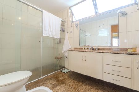 Apartamento à venda com 232m², 3 quartos e 2 vagasBanheiro da Suíte 1