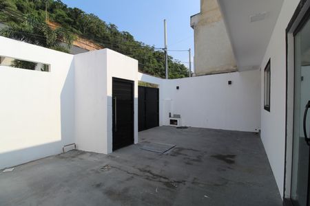 Casa de condomínio para alugar com 160m², 2 quartos e 1 vagaQuintal