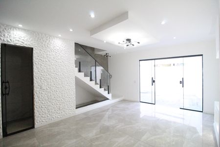 Casa de condomínio para alugar com 160m², 2 quartos e 1 vagaSala
