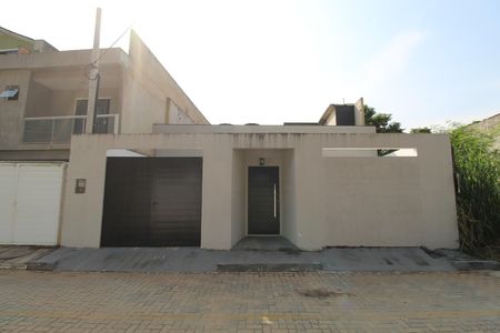 Casa de condomínio para alugar com 160m², 2 quartos e 1 vagaFachada