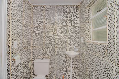 Casa à venda com 330m², 2 quartos e 2 vagasEdícula - Banheiro