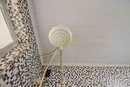 Casa à venda com 330m², 2 quartos e 2 vagasEdícula - Banheiro