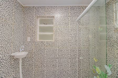 Casa à venda com 330m², 2 quartos e 2 vagasEdícula - Banheiro