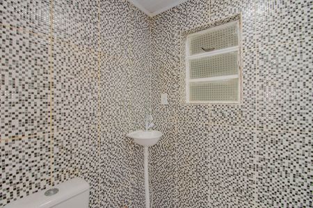 Casa à venda com 330m², 2 quartos e 2 vagasEdícula - Banheiro