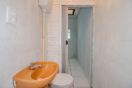 Casa à venda com 330m², 2 quartos e 2 vagasBanheiro da Suíte 2