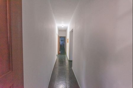 Casa para alugar com 251m², 3 quartos e 4 vagas Casa para alugar com 251m², 3 quartos e 4 vagasCorredor