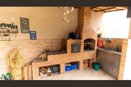 Casa à venda com 230m², 4 quartos e 4 vagas Casa à venda com 230m², 4 quartos e 4 vagasÁrea comum