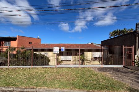 Casa à venda com 502m², 3 quartos e 2 vagas Casa à venda com 502m², 3 quartos e 2 vagasFachada