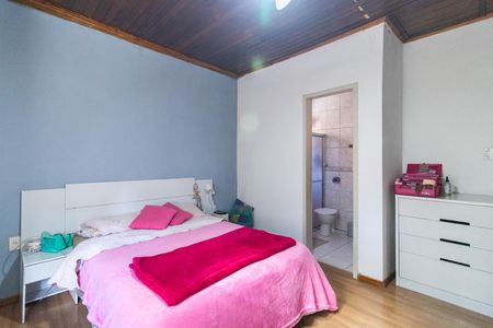 Casa à venda com 502m², 3 quartos e 2 vagas Casa à venda com 502m², 3 quartos e 2 vagasSuíte