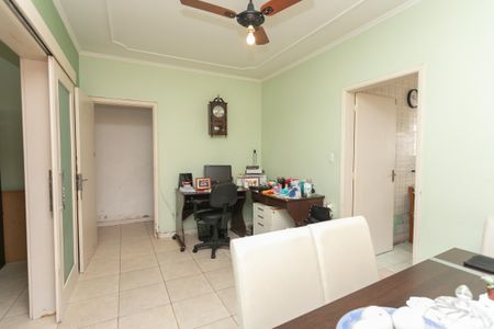 Casa à venda com 220m², 3 quartos e 2 vagas Casa à venda com 220m², 3 quartos e 2 vagasSala de Jantar