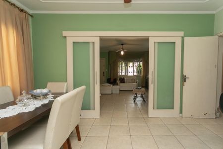 Casa à venda com 220m², 3 quartos e 2 vagas Casa à venda com 220m², 3 quartos e 2 vagasSala de Jantar