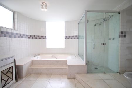 Casa à venda com 290m², 5 quartos e 2 vagasBanheiro da Suíte 1