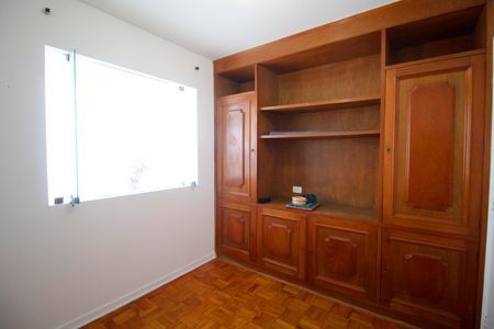 Casa à venda com 290m², 5 quartos e 2 vagasQuarto