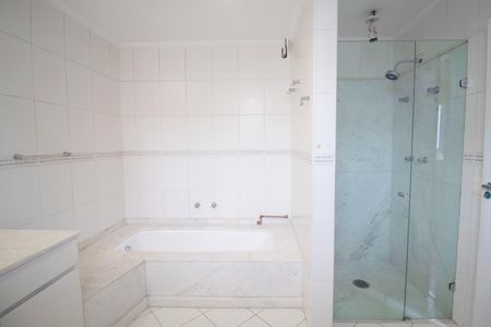 Casa à venda com 290m², 5 quartos e 2 vagasBanheiro 
