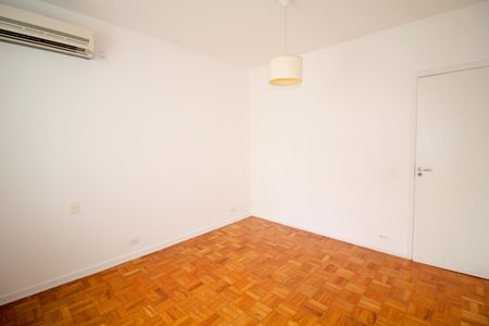 Casa à venda com 290m², 5 quartos e 2 vagasQuarto 3