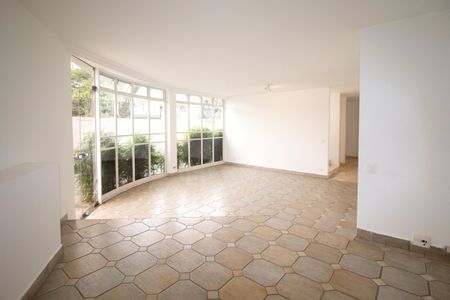 Casa à venda com 290m², 5 quartos e 2 vagasSala