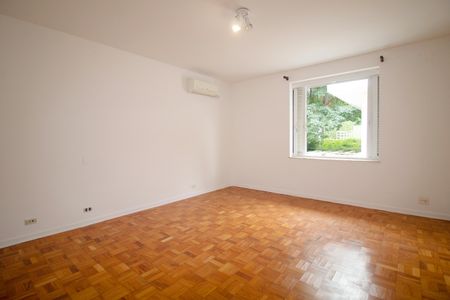 Casa à venda com 290m², 5 quartos e 2 vagasSuíte 2