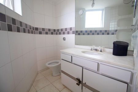 Casa à venda com 290m², 5 quartos e 2 vagasBanheiro da Suíte 1