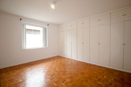 Casa à venda com 290m², 5 quartos e 2 vagasSuíte 2