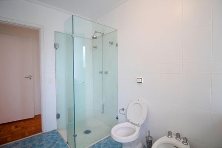 Casa à venda com 290m², 5 quartos e 2 vagasBanheiro da Suíte 2