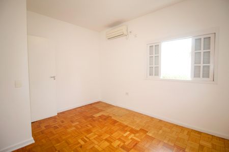 Casa à venda com 290m², 5 quartos e 2 vagasQuarto 2