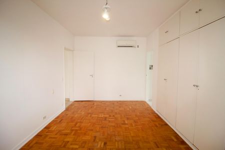 Casa à venda com 290m², 5 quartos e 2 vagasSuíte 1