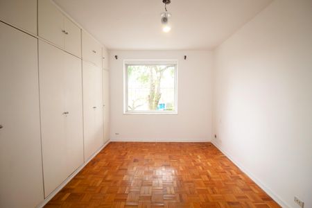 Casa à venda com 290m², 5 quartos e 2 vagasSuíte 1