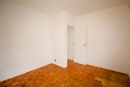 Casa à venda com 290m², 5 quartos e 2 vagasQuarto 2