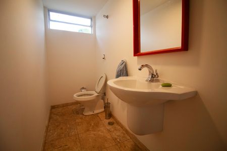 Casa à venda com 290m², 5 quartos e 2 vagasBanheiro de Serviço