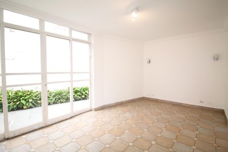 Casa à venda com 290m², 5 quartos e 2 vagasQuarto1