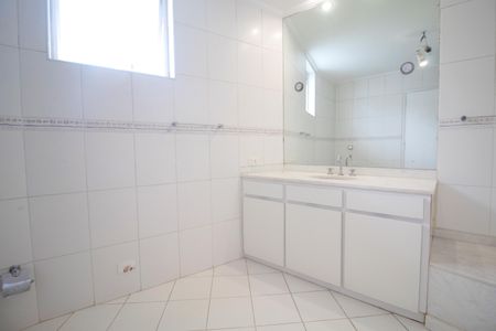 Casa à venda com 290m², 5 quartos e 2 vagasBanheiro 