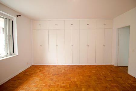 Casa à venda com 290m², 5 quartos e 2 vagasSuíte 2