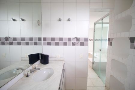 Casa à venda com 290m², 5 quartos e 2 vagasBanheiro da Suíte 1