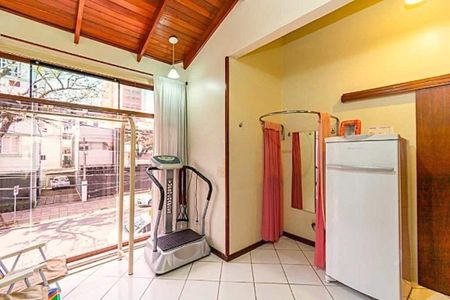 Casa para alugar com 216m², 4 quartos e 2 vagas