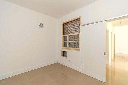 Casa para alugar com 216m², 4 quartos e 2 vagas