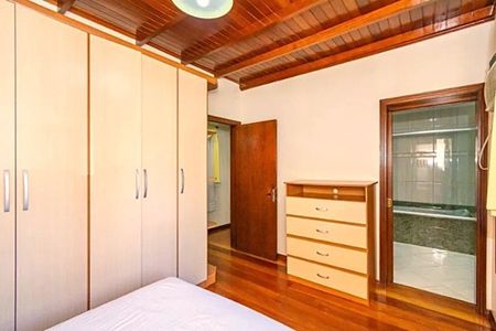 Casa para alugar com 216m², 4 quartos e 2 vagas