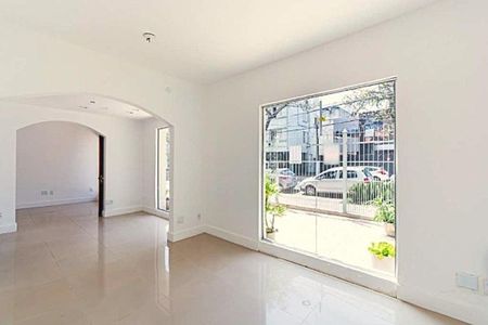 Casa para alugar com 216m², 4 quartos e 2 vagas Casa para alugar com 216m², 4 quartos e 2 vagasSala 1