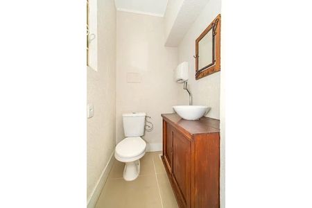 Casa para alugar com 216m², 4 quartos e 2 vagas