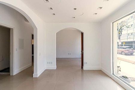 Casa para alugar com 216m², 4 quartos e 2 vagas